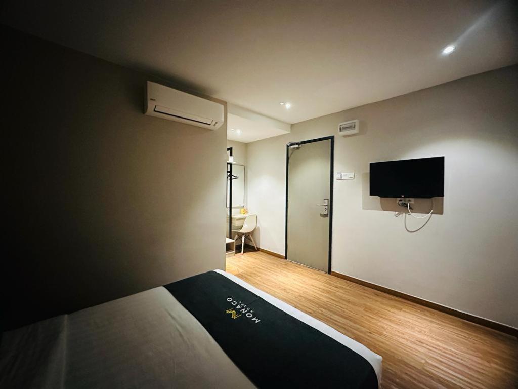 Monaco Hotel Сиберджая Екстериор снимка