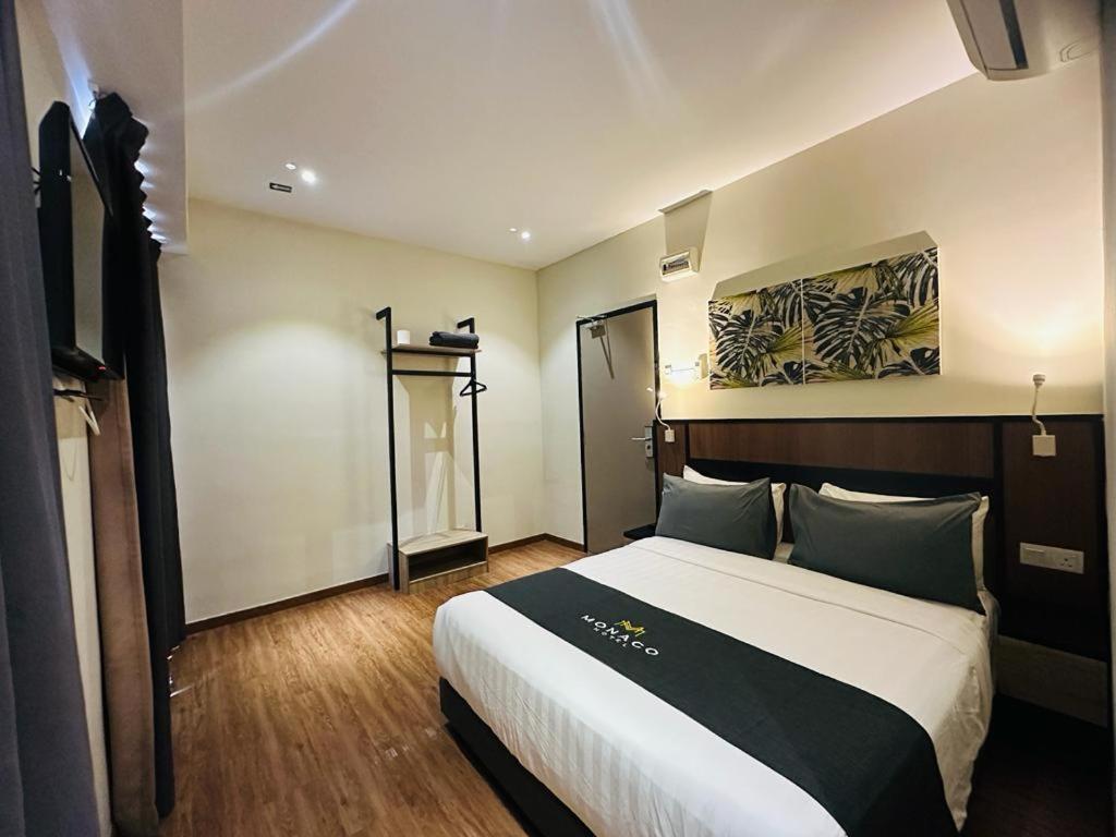 Monaco Hotel Сиберджая Екстериор снимка